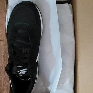 NEW IN BOX! NIKE Venture Runner shoe
